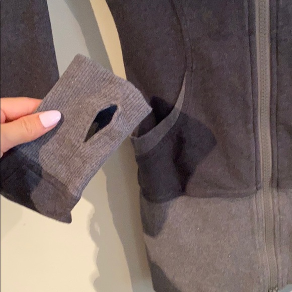 Lululemon sweater dark grey zip up size 2 - Picture 5 of 5